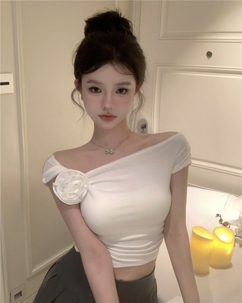 Antmvs Stella Solid Color Three-Dimensional Floral Slanted Off-the-Shoulder Pleated Slim Cropped Top