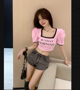 Antmvs SUNDAY MORNING Letter Print Square Neck Short Puffed Sleeve Slim Cropped Top