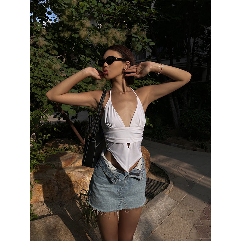Antmvs Kira Solid Color White Halter Neck V-Neck Cropped Top