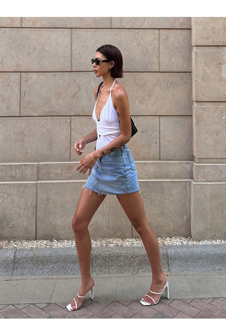 Antmvs Kira Solid Color White Halter Neck V-Neck Cropped Top