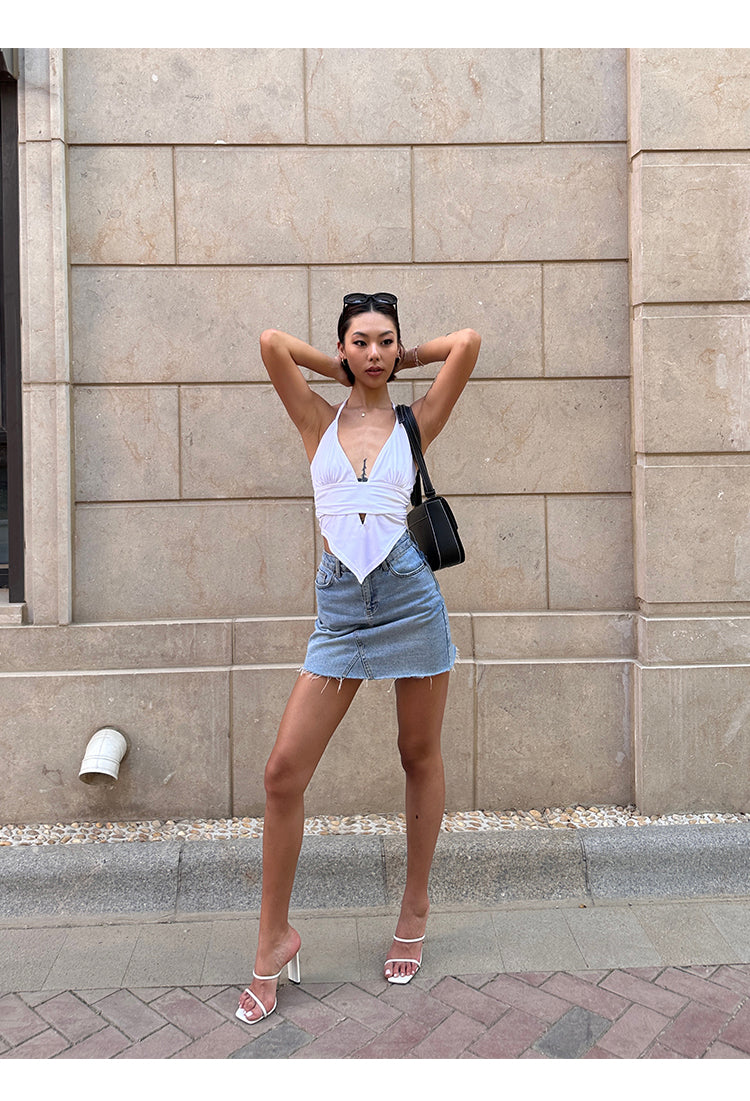 Antmvs Kira Solid Color White Halter Neck V-Neck Cropped Top