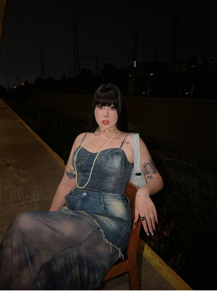 Antmvs Ilian Plus Size Denim Washed Studded Spaghetti Strap V-Neck Slim Cropped Camisole Top