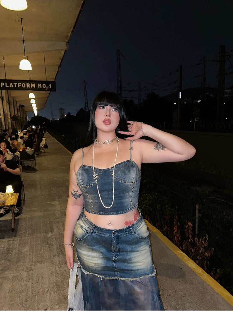 Antmvs Ilian Plus Size Denim Washed Studded Spaghetti Strap V-Neck Slim Cropped Camisole Top