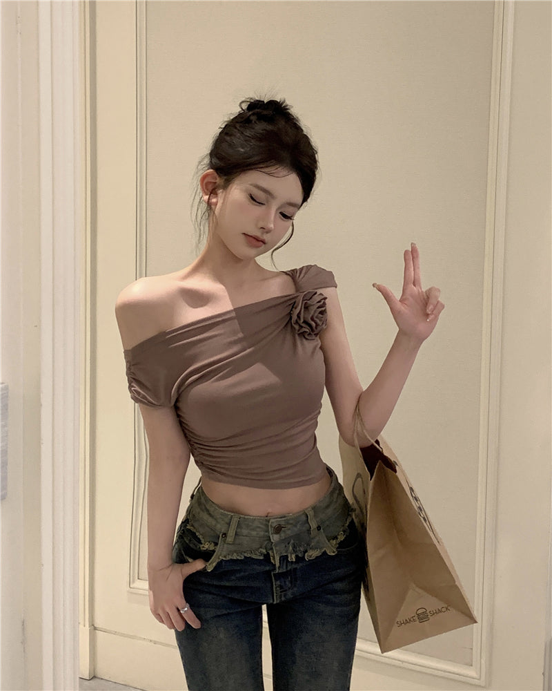Antmvs Stella Solid Color Three-Dimensional Floral Slanted Off-the-Shoulder Pleated Slim Cropped Top