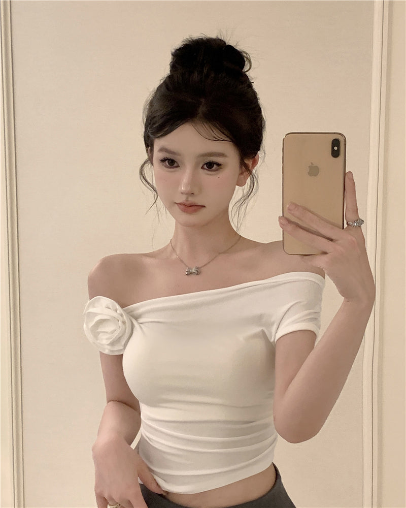 Antmvs Stella Solid Color Three-Dimensional Floral Slanted Off-the-Shoulder Pleated Slim Cropped Top