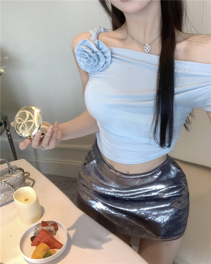 Antmvs Stella Solid Color Three-Dimensional Floral Slanted Off-the-Shoulder Pleated Slim Cropped Top