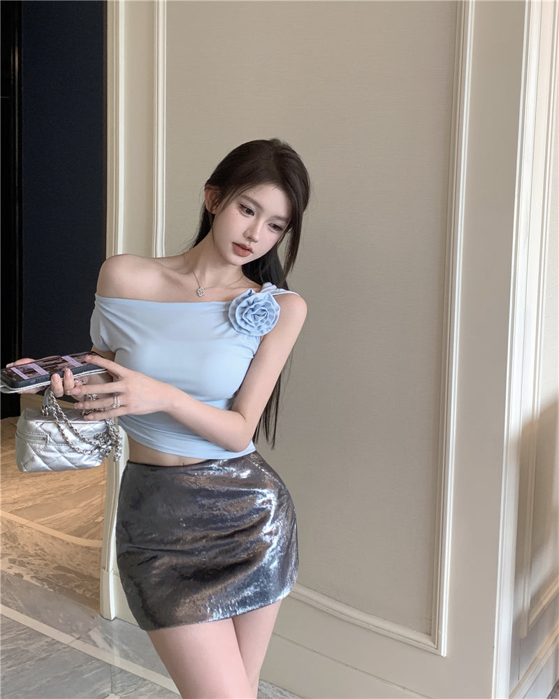Antmvs Stella Solid Color Three-Dimensional Floral Slanted Off-the-Shoulder Pleated Slim Cropped Top