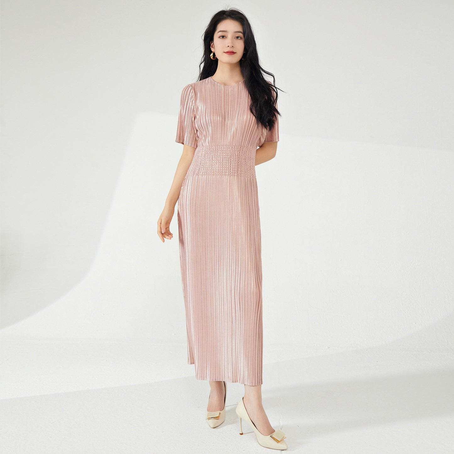 2025 summer dress women's high-end sense round neck short sleeve waist thin metal texture temperament elegant dress dress