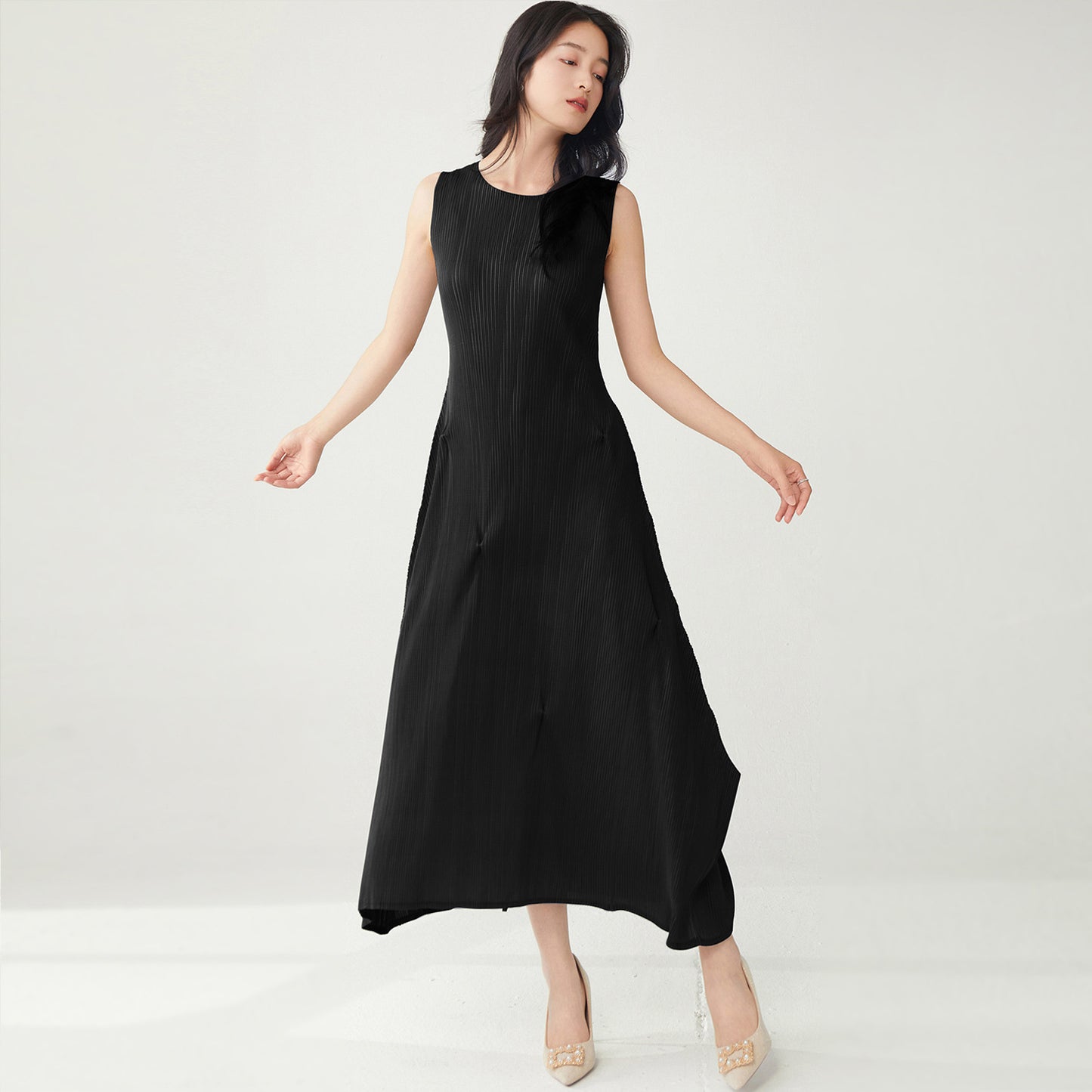 2025 vacation dress summer women's high-end sense sleeveless loose a-word pendulum thin irregular temperament medium and long dress
