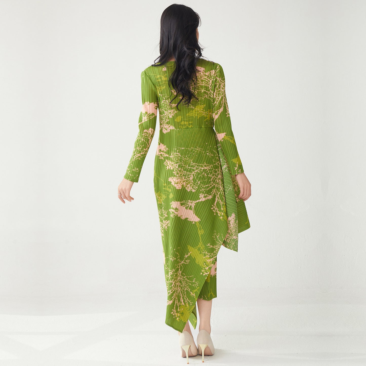 2025 Spring dress women's slim high-quality fashion versatile temperament elegant printing holiday style irregular skirt