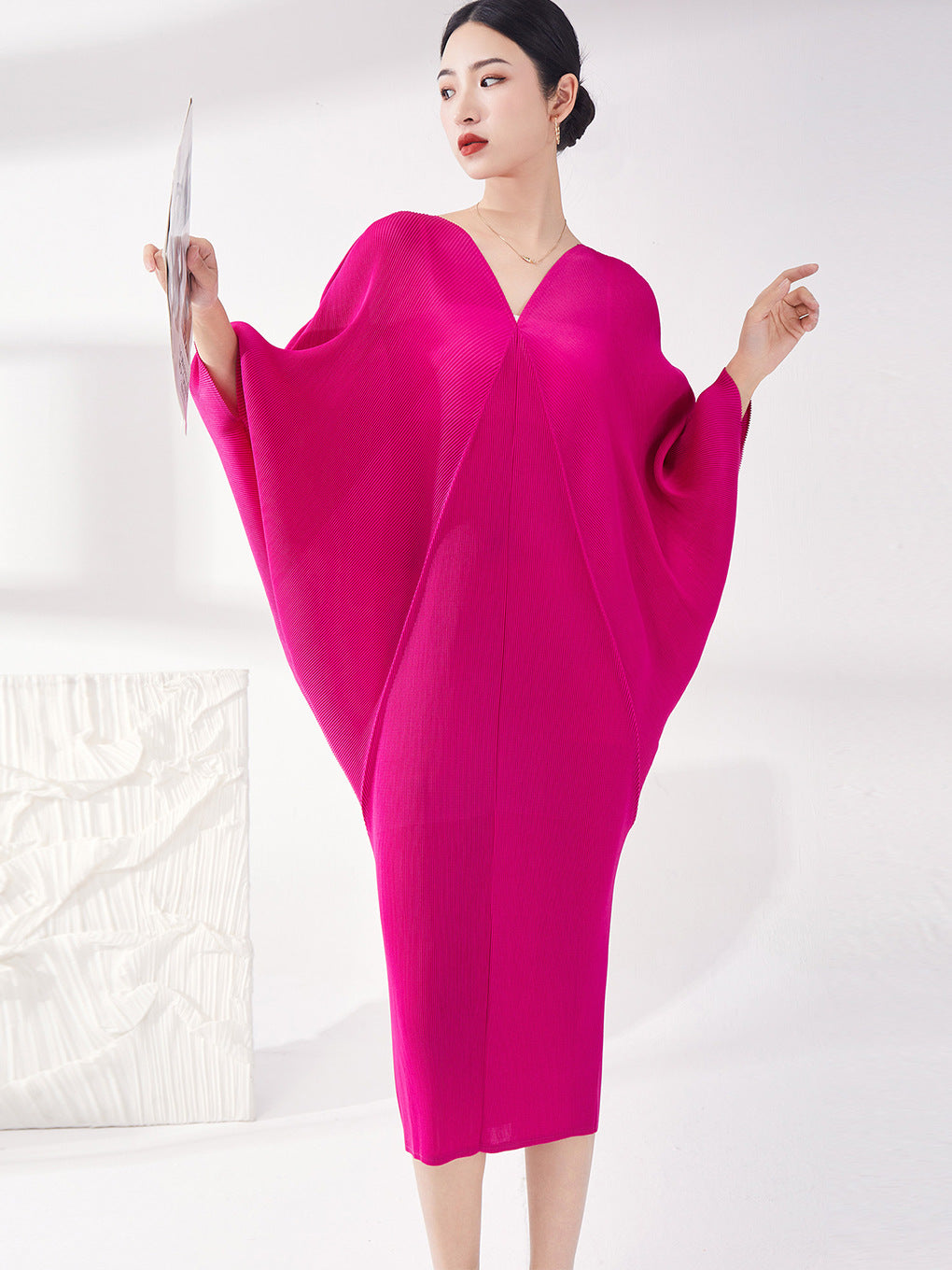 2025 hot-selling dresses, new women's high-end large-size women's clothing, bat sleeves, loose and irregular medium and long dresses.
