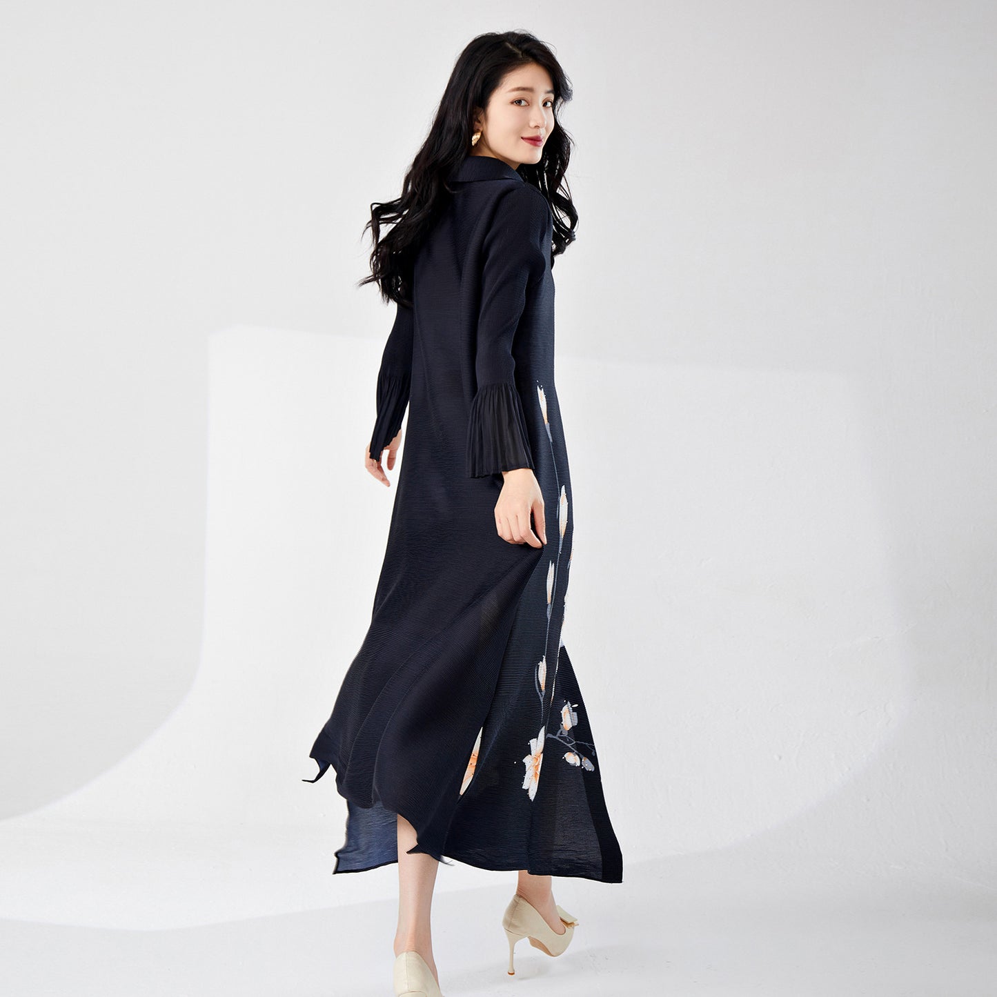 2025 Large size dress summer women's high-end pleated texture lapel loose age-reducing middle-aged mother outfit elegant skirt