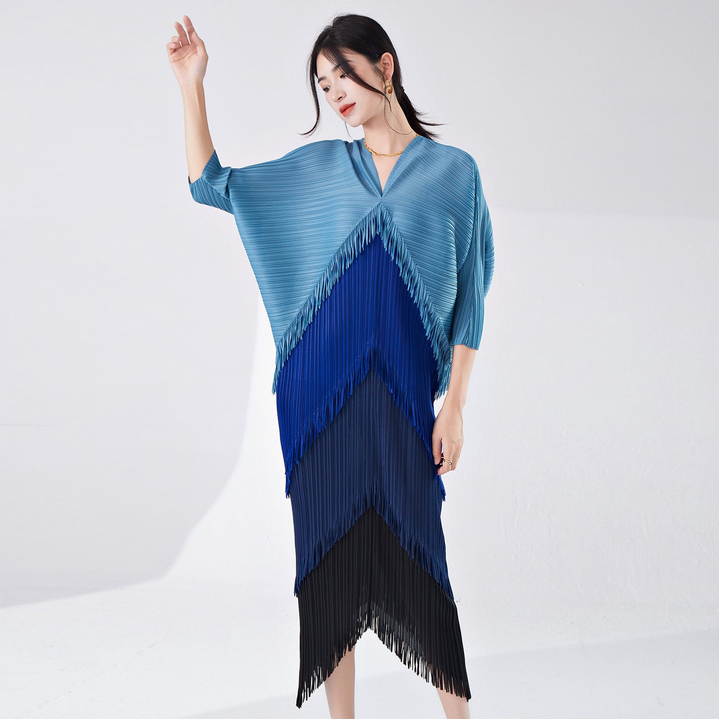 2025 hot-selling dress spring and summer women's design sense contrasting colors tassel irregular loose large-size temperament skirt Popularan goods