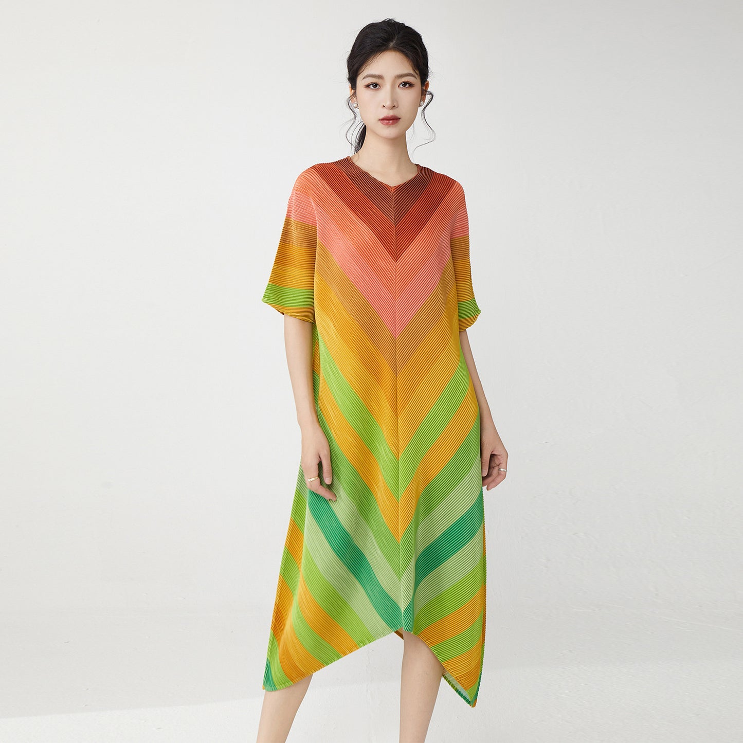 2025 A piece of women's clothing for delivery in the summer of 2025, a new striped V-neck loose large size medium and long dress.