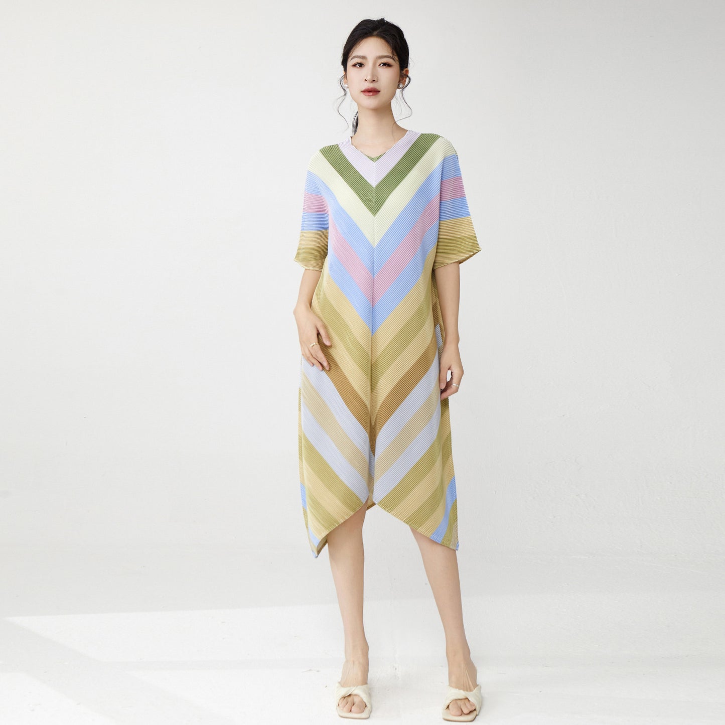 2025 A piece of women's clothing for delivery in the summer of 2025, a new striped V-neck loose large size medium and long dress.