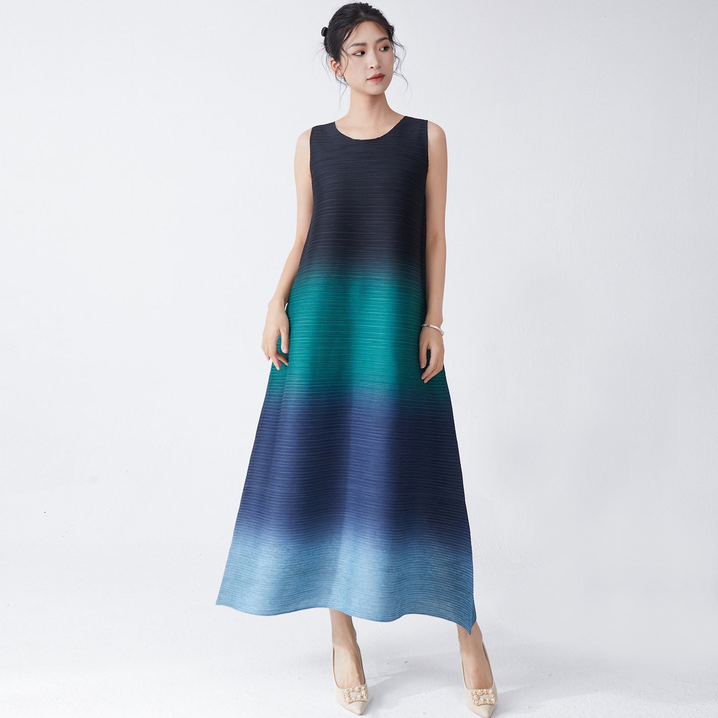 2025 A hair dress women's high-end wear 2025 new models gradually change sleeveless loose long dress tide
