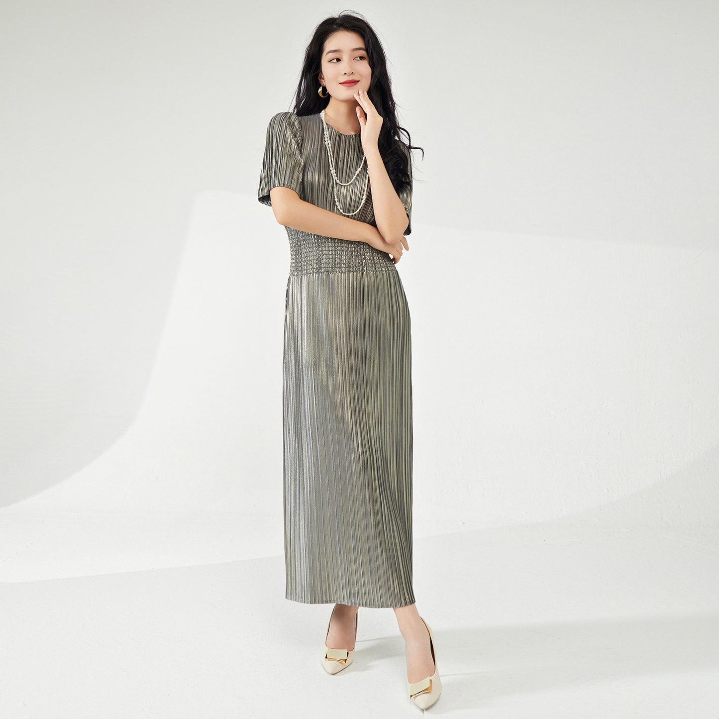2025 summer dress women's high-end sense round neck short sleeve waist thin metal texture temperament elegant dress dress
