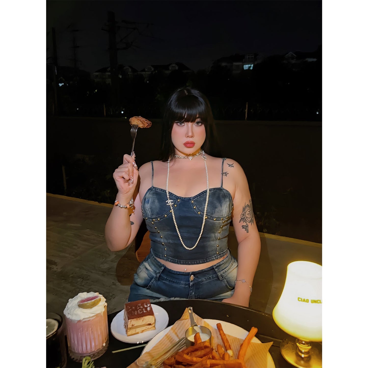 Antmvs Ilian Plus Size Denim Washed Studded Spaghetti Strap V-Neck Slim Cropped Camisole Top