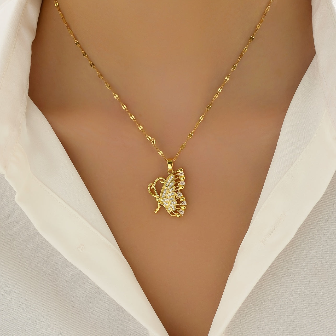 A gold stainless steel chain with gold-plated cubic zirconia butterfly design, personalized fashion trend, minimalist women's daily party, Christmas, Halloween versatile necklace pendant