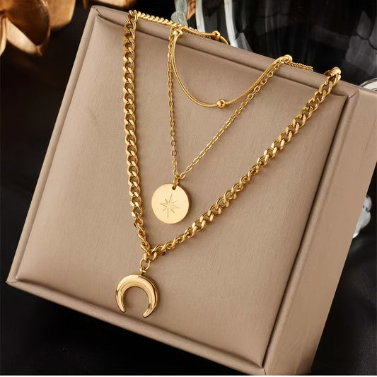 A gold stainless steel gold-plated moon disc design pendant necklace in a minimalist style, fashionable and trendy, retro and versatile for women on the street, daily commuting, holidays, parties, parties, and parties to wear a necklace