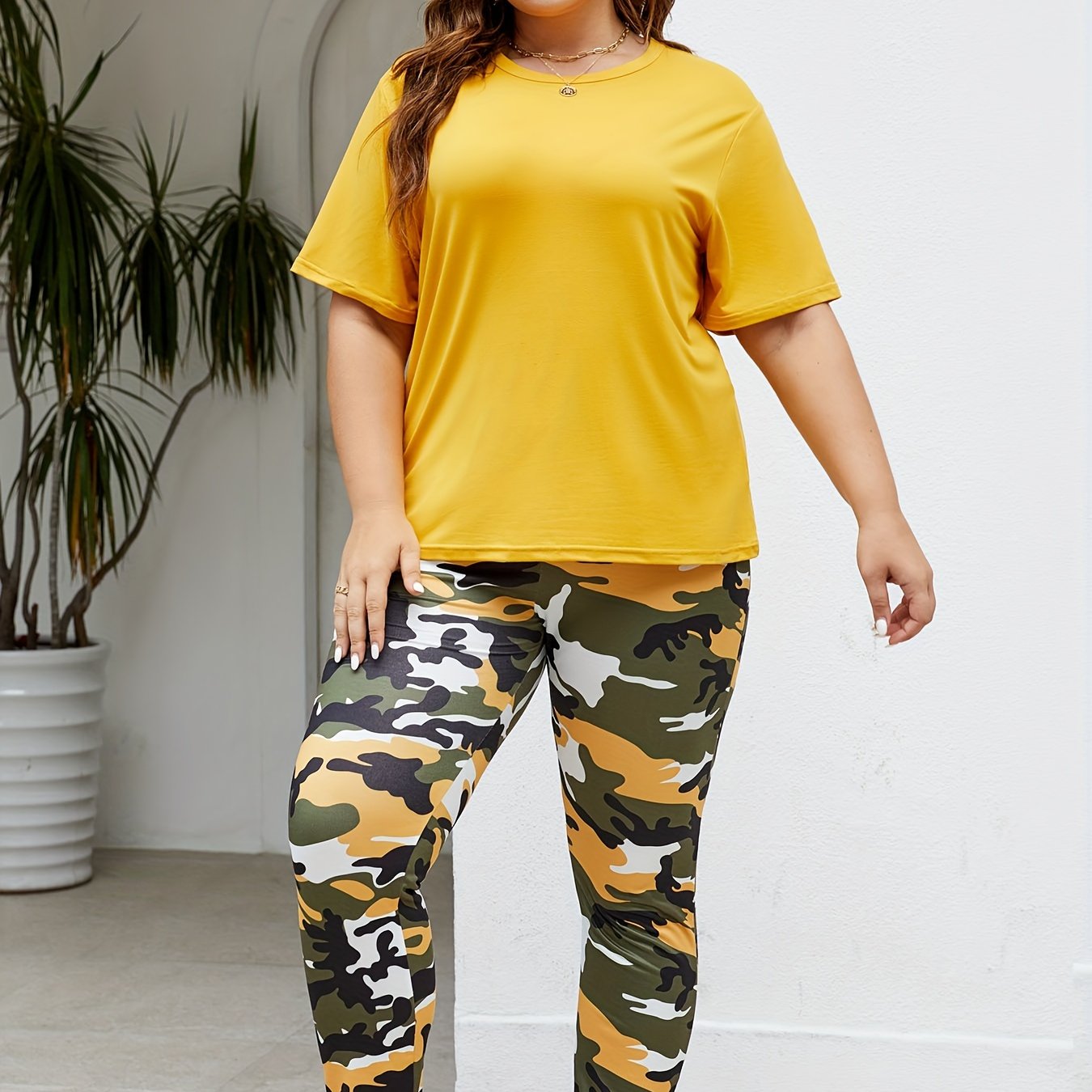 2-Piece Plus Size Sports Set - Autumn & Winter Fashion Casual Crew Neck T-shirt and Camouflage Trousers for Women - Comfortable and Stylish Athletic Wear for Curvy Figures