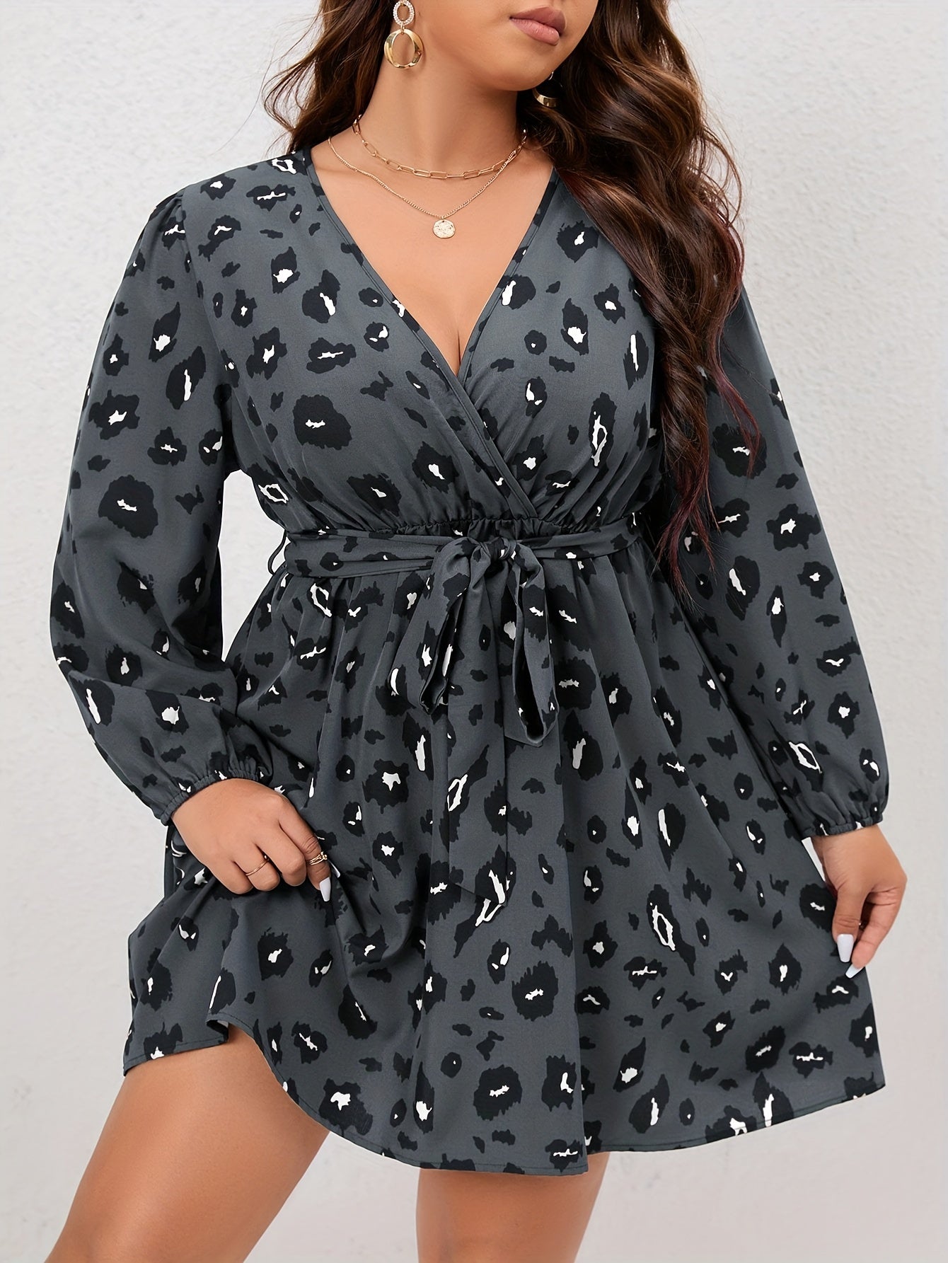 Antmvs Plus Size Casual Dress, Women's Plus Leopard Print Long Sleeve Surplice Neck Mini Dress With Belt