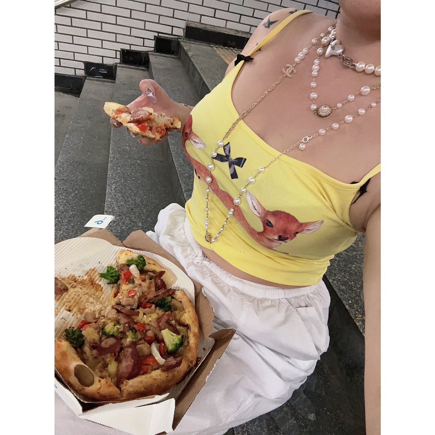 Antmvs Deer Graphic Image Print Solid Color Yellow Spaghetti Strap Square Neck Slim Camisole Cropped Top