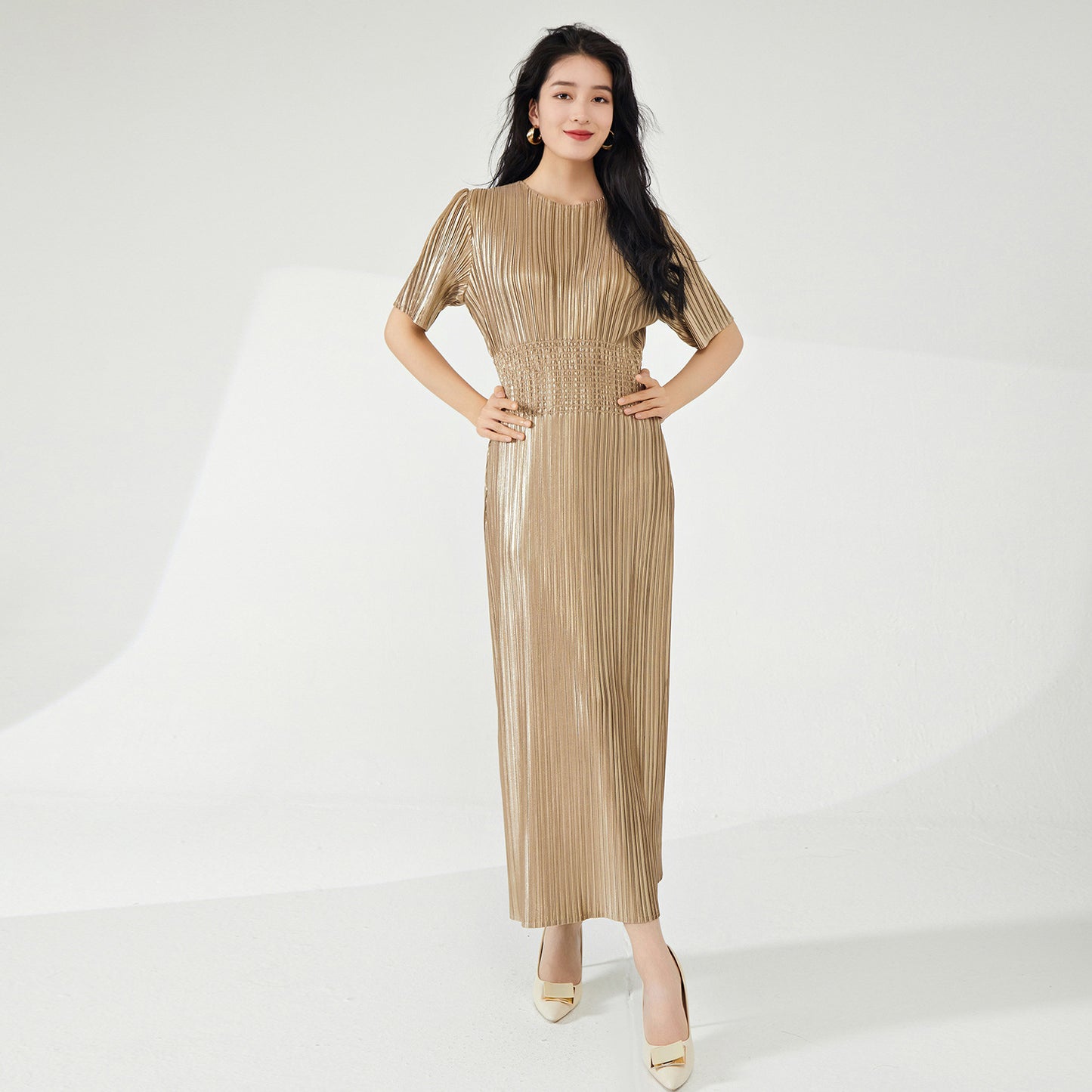 2025 summer dress women's high-end sense round neck short sleeve waist thin metal texture temperament elegant dress dress