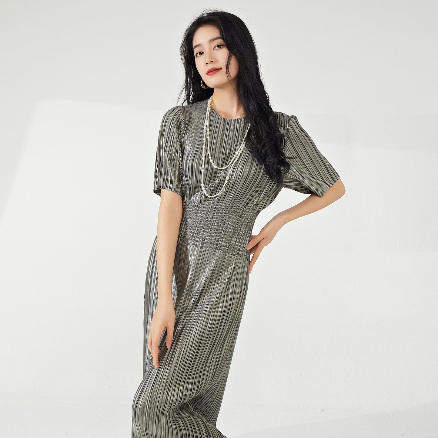 2025 summer dress women's high-end sense round neck short sleeve waist thin metal texture temperament elegant dress dress