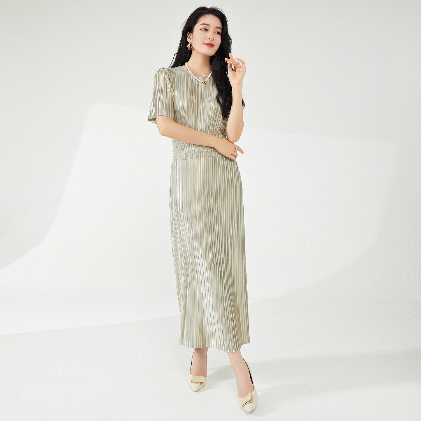 2025 summer dress women's high-end sense round neck short sleeve waist thin metal texture temperament elegant dress dress