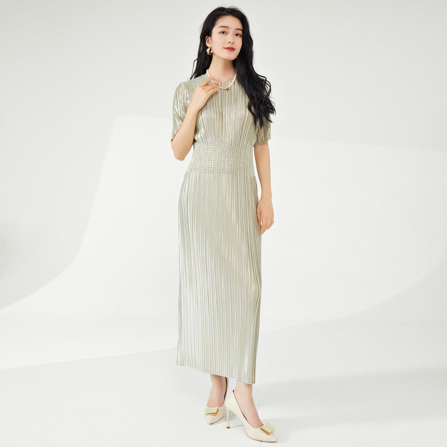 2025 summer dress women's high-end sense round neck short sleeve waist thin metal texture temperament elegant dress dress