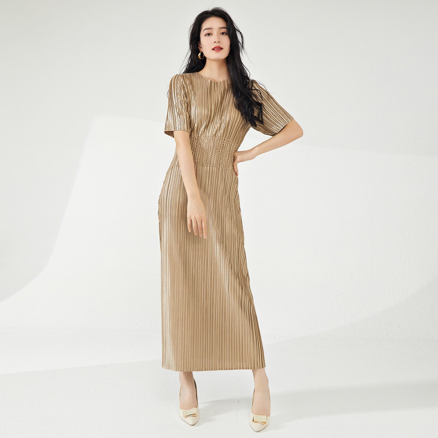 2025 summer dress women's high-end sense round neck short sleeve waist thin metal texture temperament elegant dress dress