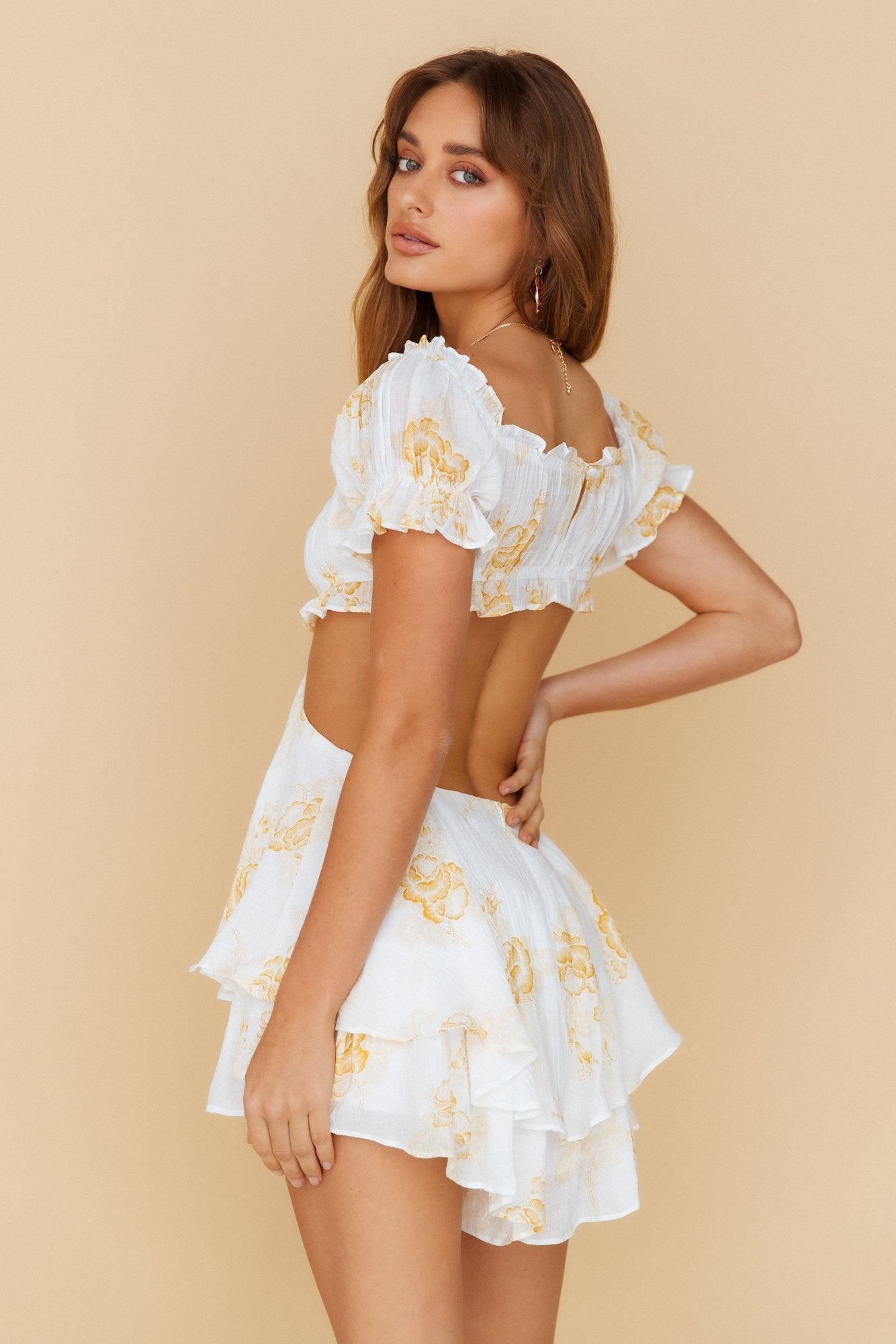 Antmvs Dainty Yellow Floral Cutout Waist Romper